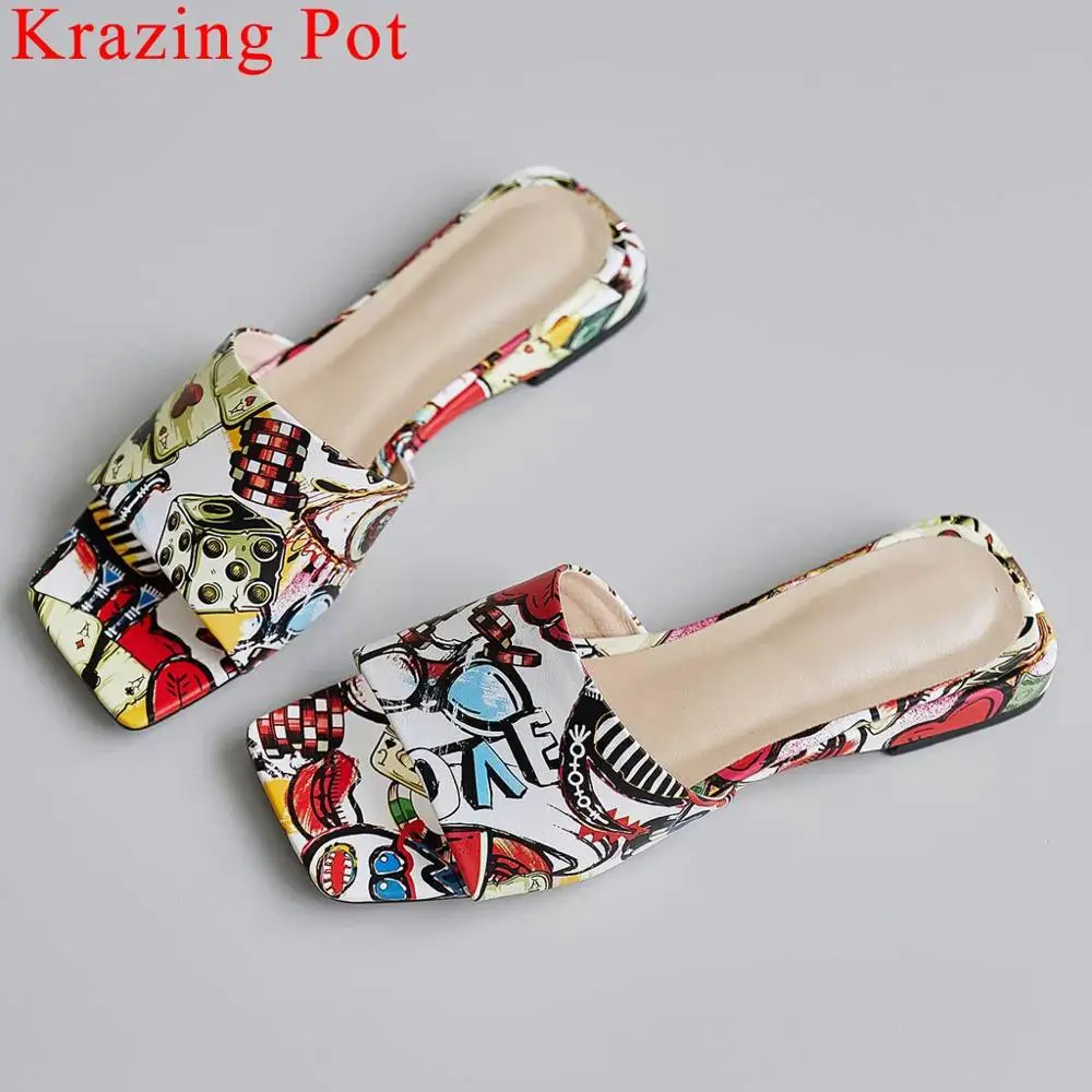 

Krazing Pot art design full grain leatehr slip on women outside slippers flat with fashion graffiti mules summer sand shoes L8f1
