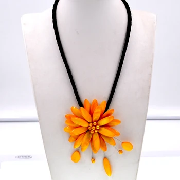 

Most Popluar Yellow Mother Of Pearl Shell Flower Necklace for women Jewelry