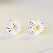 

New fresh and small sweet and romantic gold and silver color separation flowers sun flower exquisite women Stud earring SP193