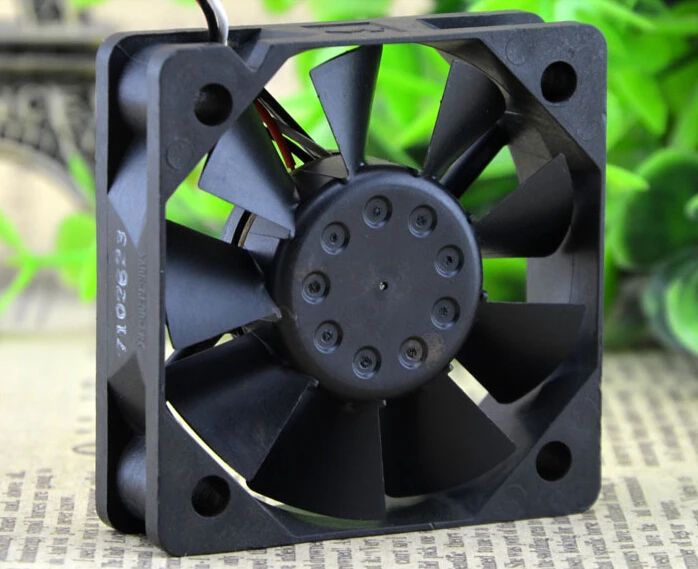 

The original 2106KL-04W-B39 50*50*15 12V 0.10A 3 line projector fan