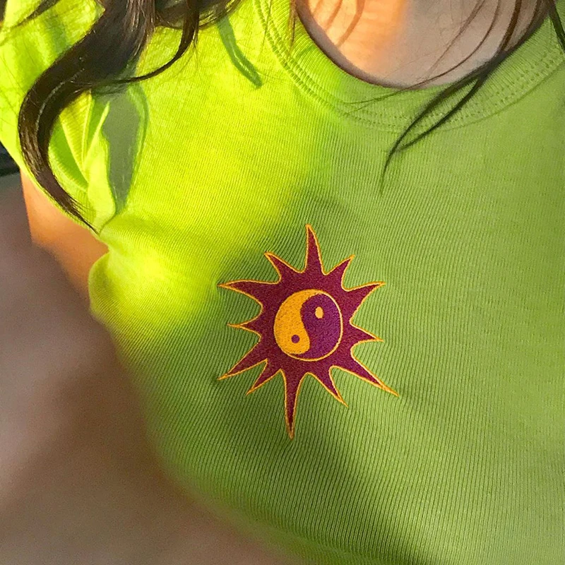 Weekeep вышивка укороченная Женская хлопчатобумажная рубашка с О-образным вырезом короткий рукав Футболка летняя футболка Femme уличная укороченный топ