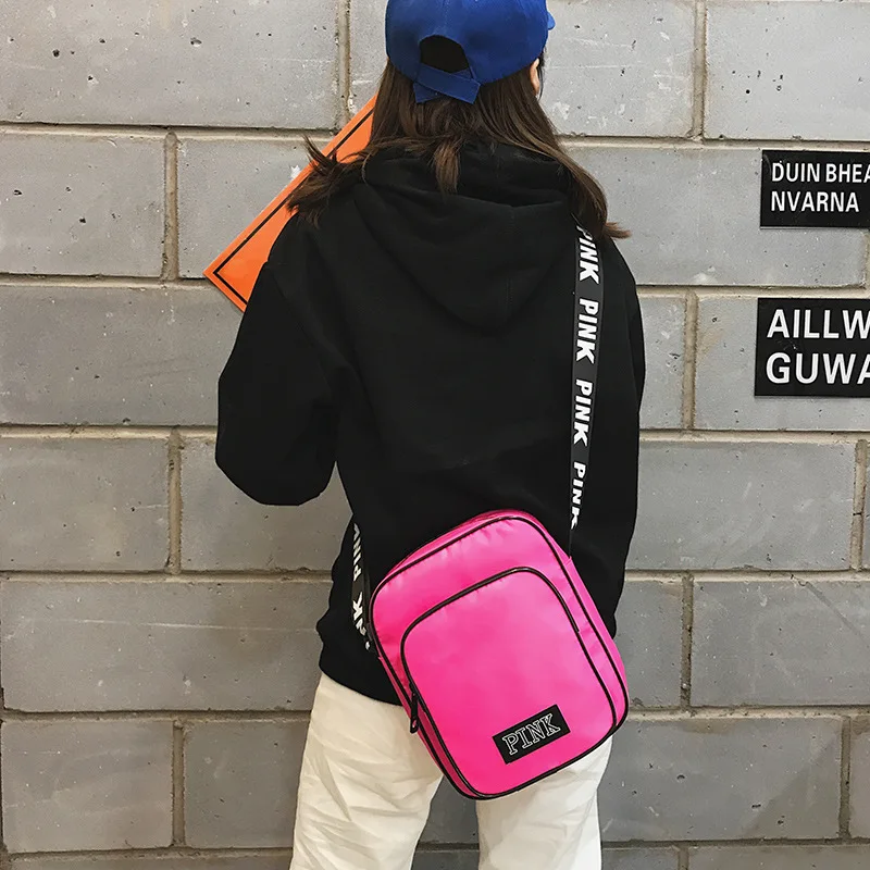 

2019 new small square bag Korean version of the letter shoulder bag fashion wild large capacity Messenger bag