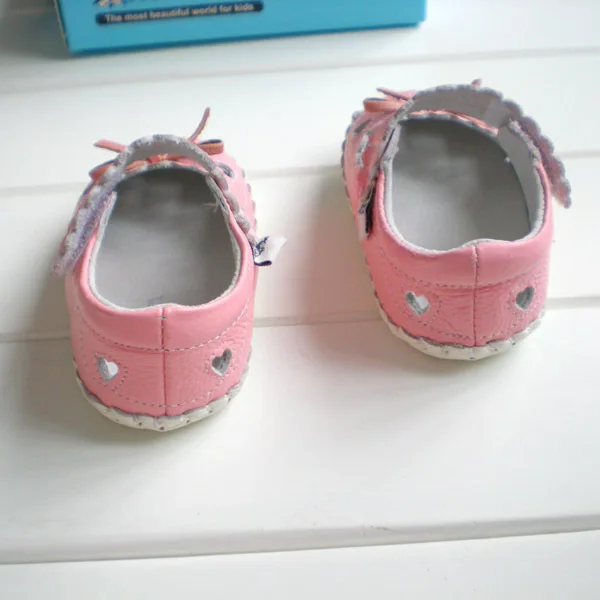 Летняя детская обувь с мягкой нескользящей подошвой; обувь для малышей из воловьей кожи; обувь для маленьких девочек; обувь для малышей с ажурным узором; цвет розовый; обувь для мальчиков