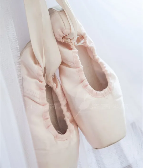 EW-13W Девушки атласная Professional Toe балетные пуанты танцевальная обувь W ленты пулевый балет обувь W Силиконовая накладка