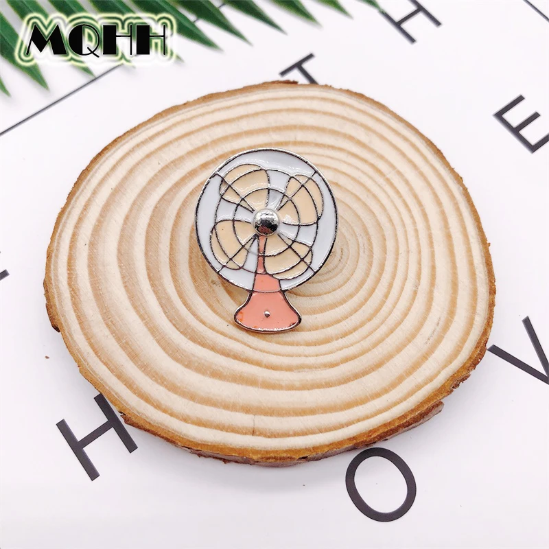 

Creative Cartoon Pink Fan Enamel Brooch Custom Alloy Badge Shirt Bag Pin Cute Sweet Accessories Woman Jewelry Gift For Kids