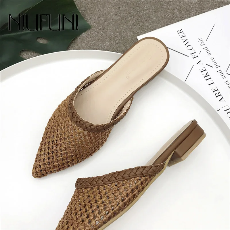 

Women's Pointed Low Heel Slippers NIUFUNI Summer Cane Woven Rattan Grass Sandals Beach Shoes Women's Slippers Flat Shoes Slides