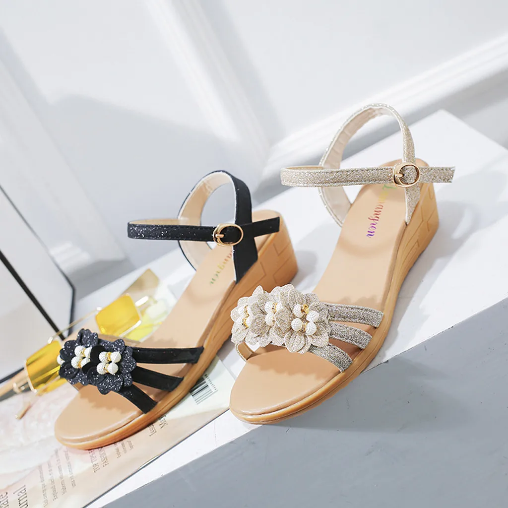 Женские летние пляжные сандалии на танкетке, украшенные цветами; римская обувь; пикантная Высококачественная женская обувь для улицы; 2019