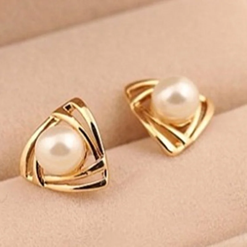 

LQCRWOC 2018 New Limited Time Fashion Zinc Alloy Brinco Hot Fashion Simulation Pearl Geometry Triangle Earrings Ladies Jewelry