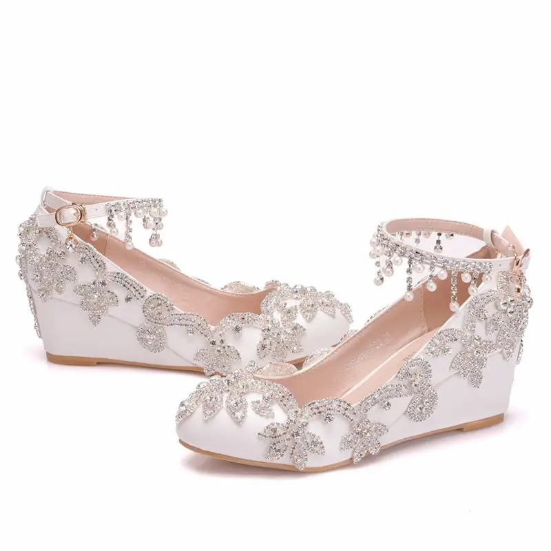 Роскошные женские свадебные туфли на танкетке 5 см со стразами; свадебные туфли с ремешком на щиколотке для невесты; белые вечерние туфли-лодочки на танкетке; NQ168