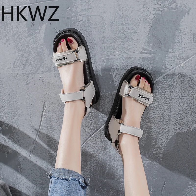 

2019 brand new high breathable sandals spring fashion breathable wild comfortable thick bottom sports sandals black white H0166