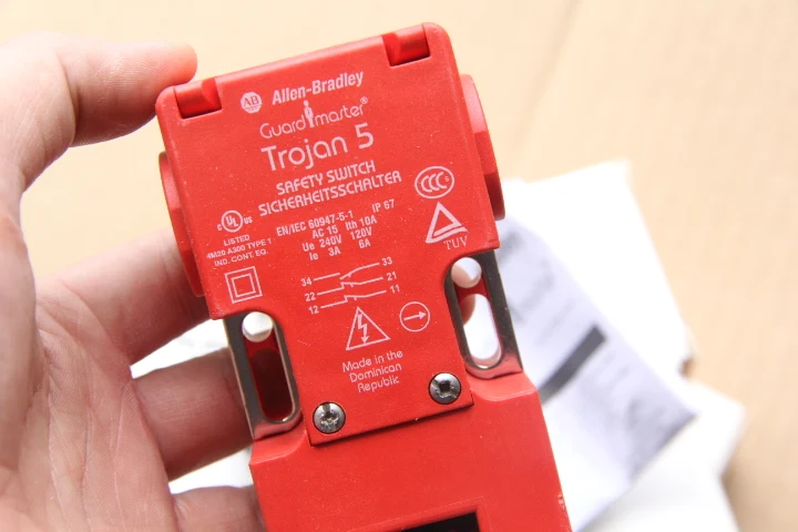 Details about / 1PC NEW AB safety switch 440K-T11090