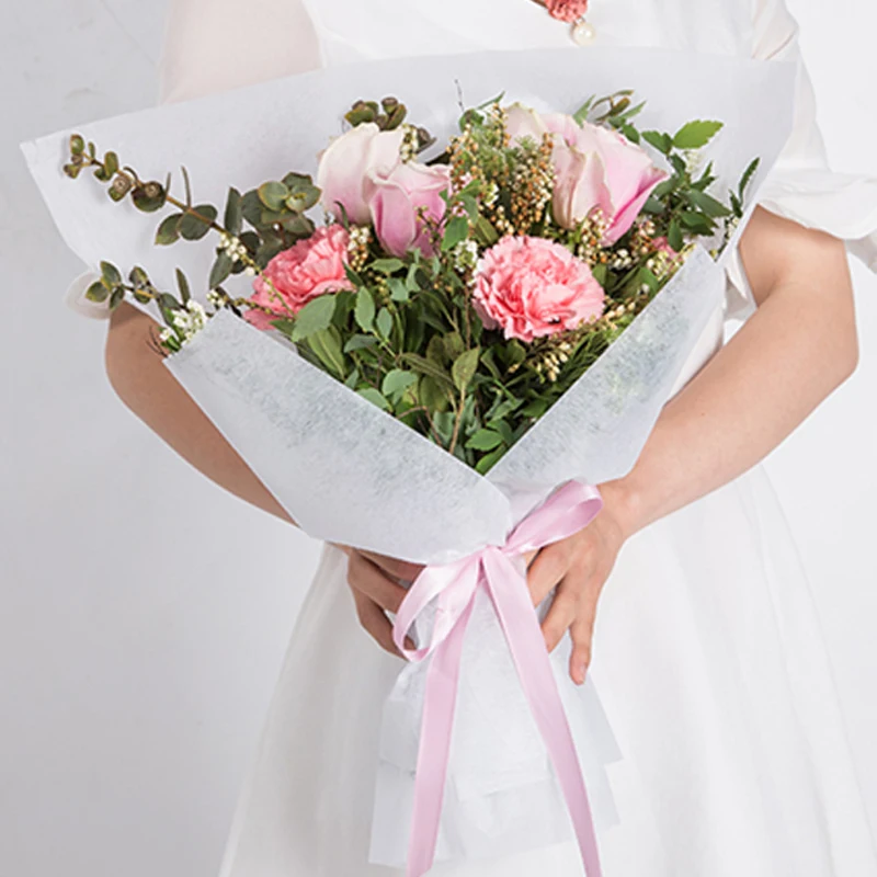 Упаковка цветов в бумагу. Красивая упаковка букета. Необычная упаковка цветов. Красивая упаковка букета. Упаковка для цветов.