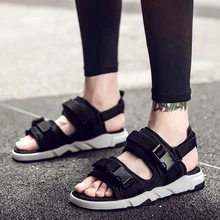 Дизайнерские шлепанцы; сандалии; Мужская обувь; новые модные мужские летние сандалии; дышащая удобная мужская обувь; размеры 39-44