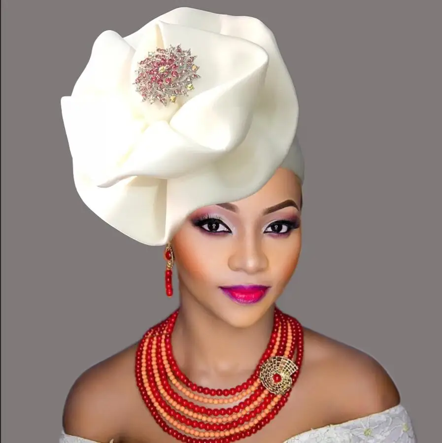 Стиль тюрбан головной убор с брошью цветок вечерние Шапка; тюрбан для африканских женщин - Цвет: white
