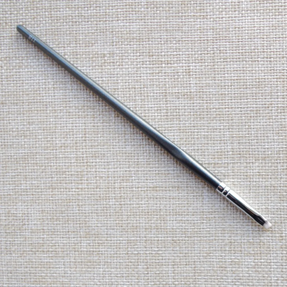 

W118 Professional Makeup Brushes Soft Synthetic Fiber Eyeliner Brush Cosmetic Tools pincel maquiagem Eyebrow Make Up Brush