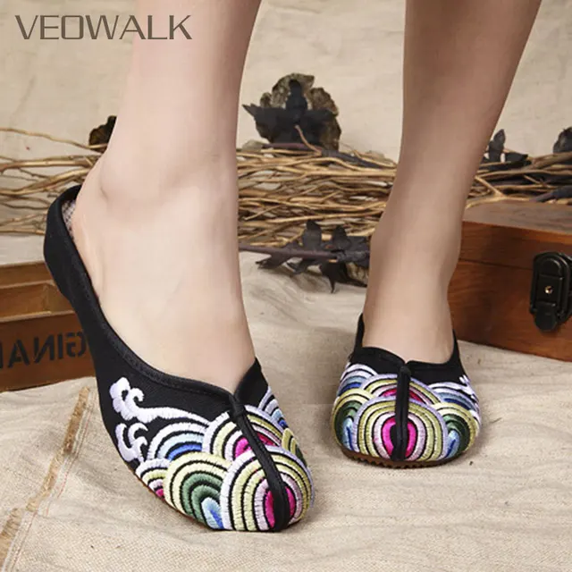 Veowalk Handmade Summer Black Cotton Slippers Old Peking Flat Chinese Flower Embroidered Slipper Ladies Outside Sildes Shoes