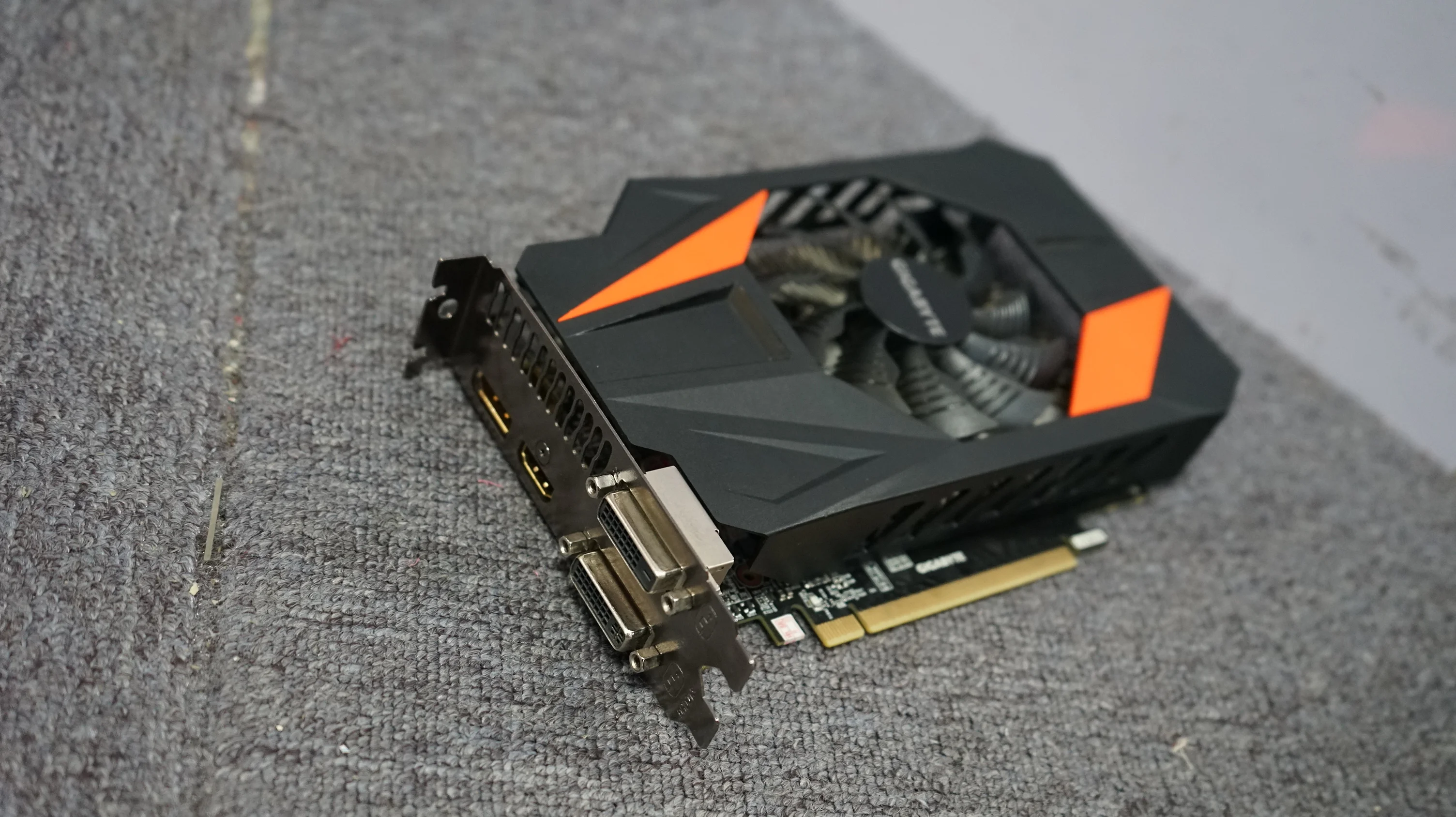 Gigabyte GV N950OC 2GD GT950 GTX950 2 ГБ DDR5 128 бит nVIDIA PC настольные графические карты PCI Express 3 0