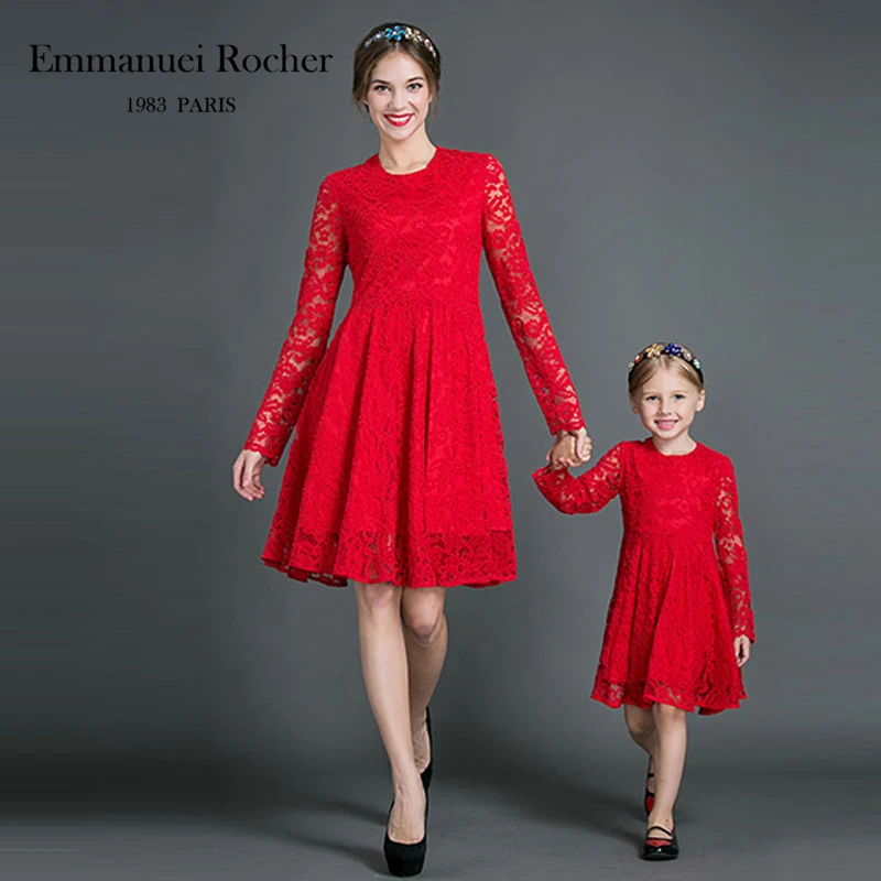 Albums 99+ Pictures red dress family photos Excellent