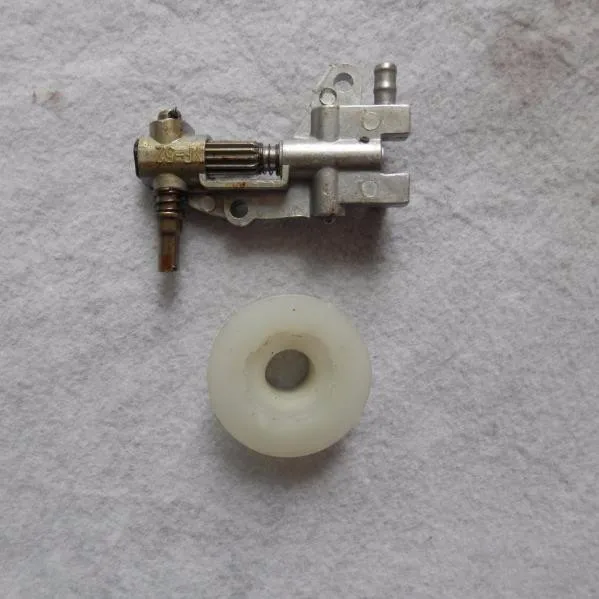 OIL PUMP WITH WORM ZENOAH G4500 5200 1