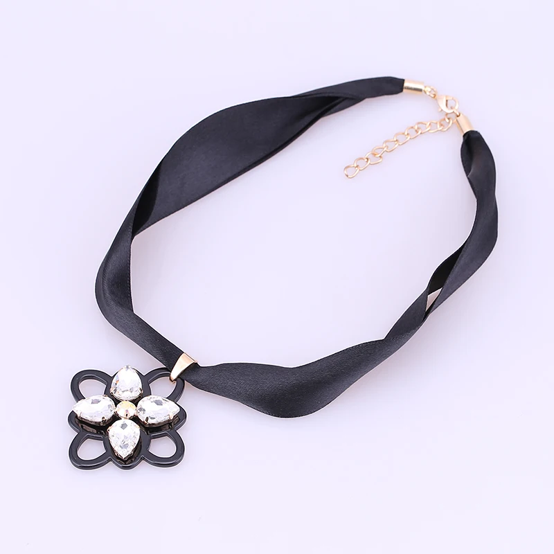 Choker necklace