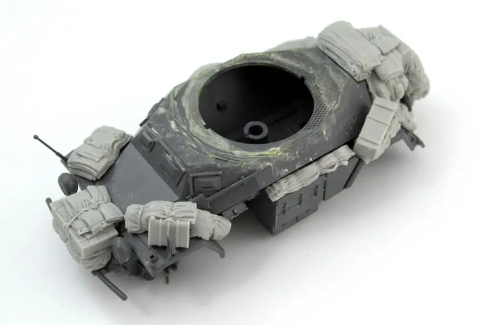 

1/35 Resin Figure Model Kit Unassambled Unpainted B149(NO CAR)