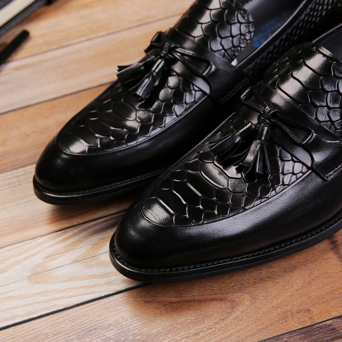 QYFCIOUFU/Новое поступление; нарядные туфли для мужчин в деловом стиле с кисточками и змеиным узором; слипоны; модельные туфли из натуральной