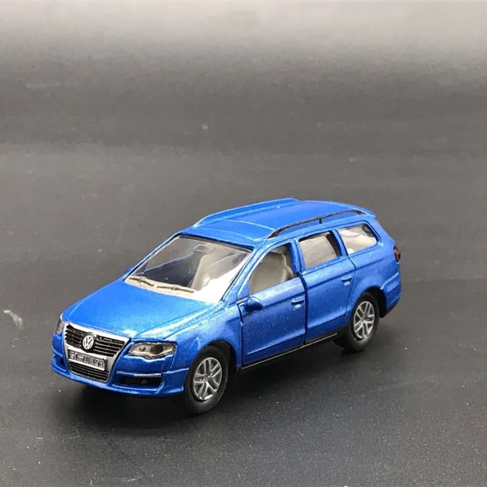 Классическая синяя модель автомобиля из сплава для Volkswagen Passat длина около 9