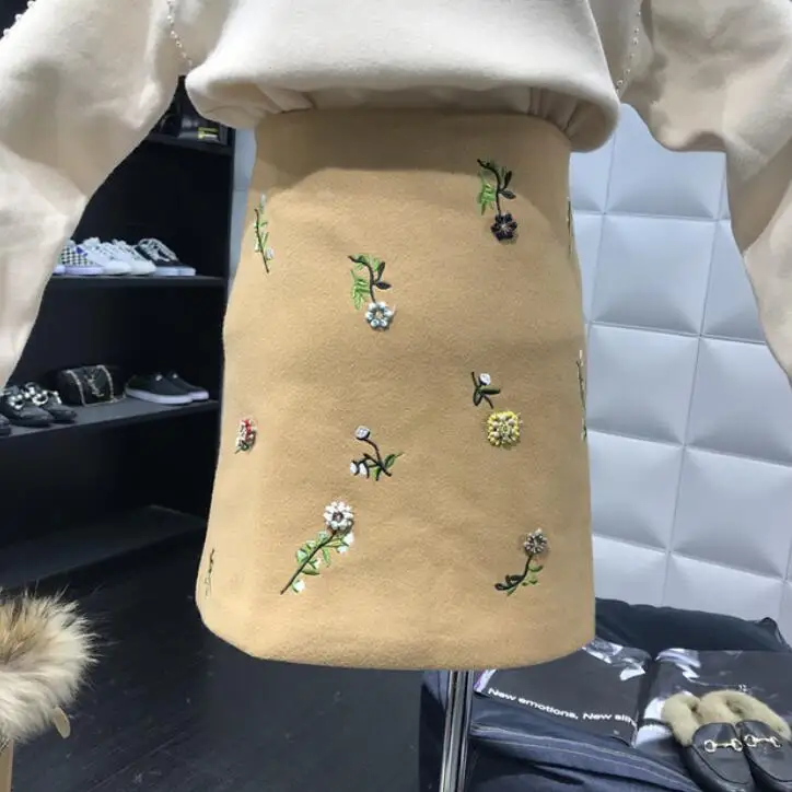 

2018 Fall Winter Small Fragrance Skirt Women Flowers Embroidered High-waisted Skirts Ladies Retro Slim Woolen A-line Skirt