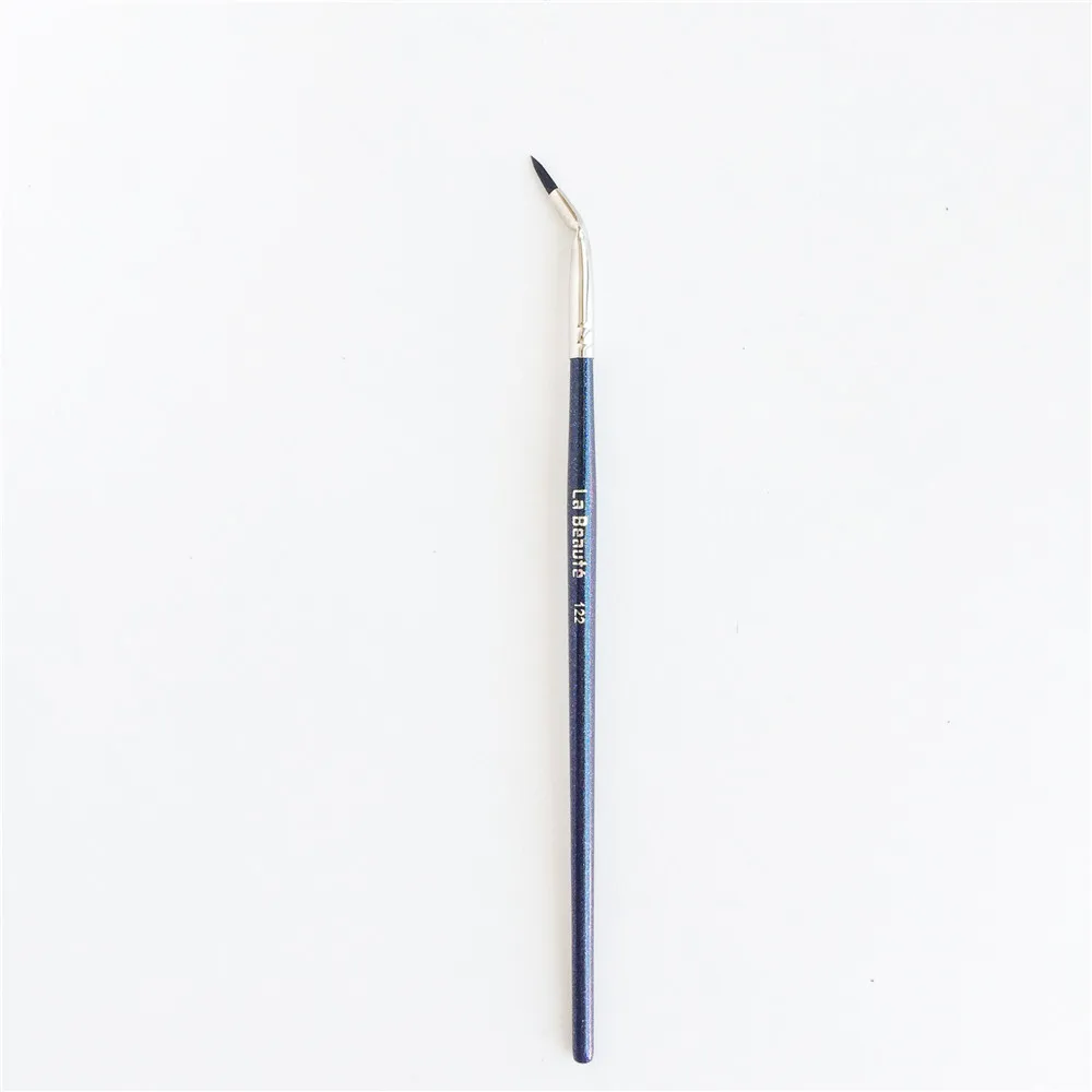 La Beaute 122 Bent Liner Brush _ 1