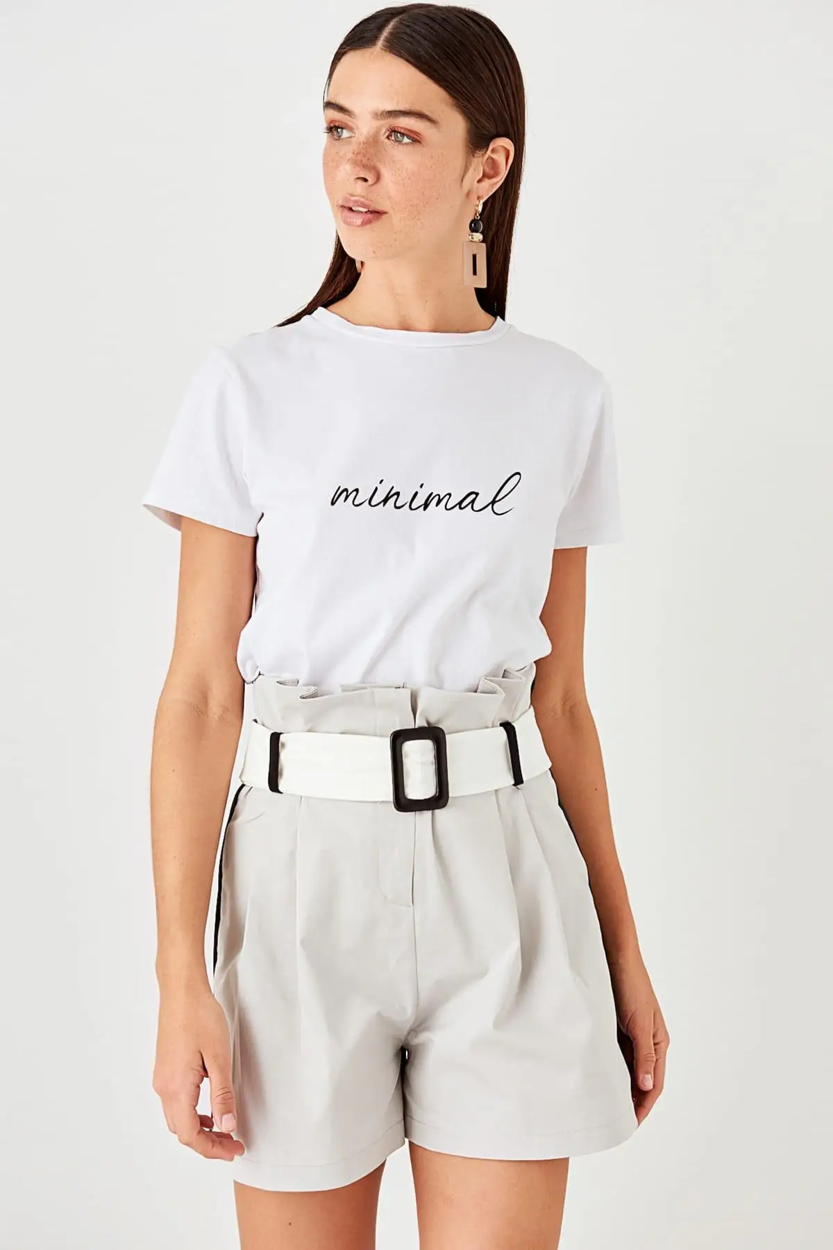 

Trendyol Beige Belt Detail Shorts TWOSS19XM0293