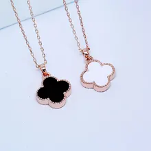Negro de doble cara de cuatro hojas del trébol collar femenino de oro rosa de regalo de cumpleaños de cadena del diseño corto colgante