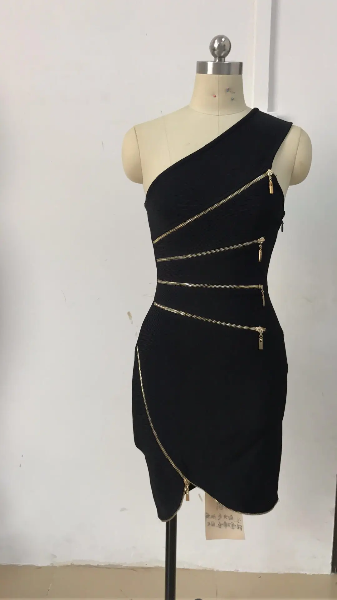 2019 nueva moda alta calidad elegante un hombro sin espalda sin mangas negro Sexy fiesta mujeres Mini rayón vendaje cadera vestido - 3
