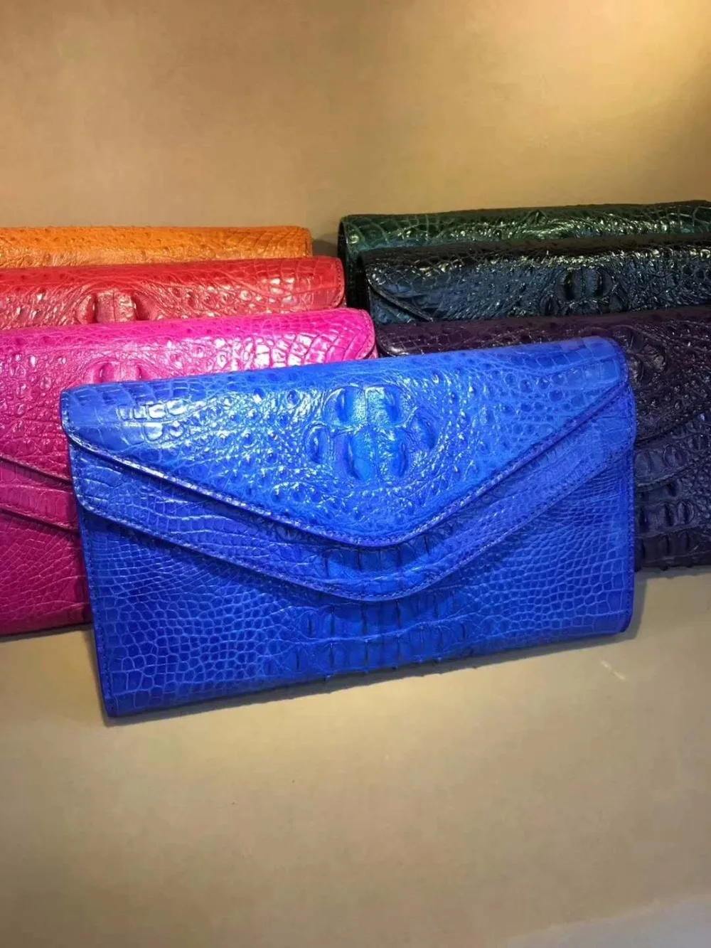 Рисунок 5 - Кошельки и кошелек из крокодиловой кожи