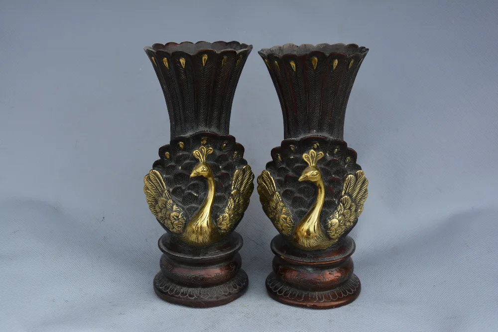 

Very rare Qing Dynasty brass gilt vase,Peacock,A pair