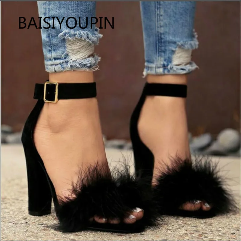 шлепки с мехом. туфли с пушком на каблуке. босоножки с пушком. туфли с пушком. каблуки с мехом.