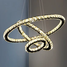 Plafonnier suspendu composé d'anneaux lumineux, design moderne, luminaire décoratif d'intérieur, idéal pour un salon ou une salle à manger