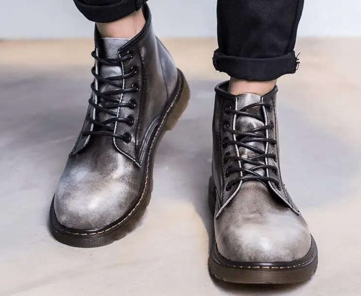 Мужские ботинки в байкерском стиле; винтажные военные ботинки; новые ботинки из яловичного спилка; водонепроницаемые военные ботинки с пряжкой; Мужская обувь размера плюс 47; H516