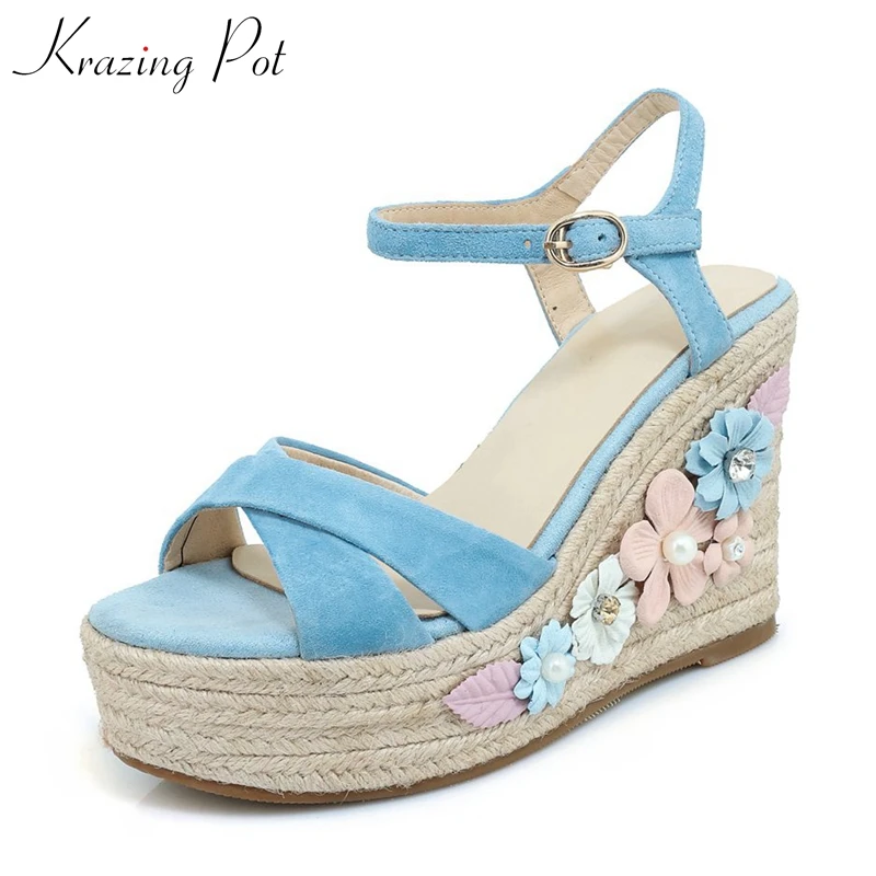 

Krazing Pot 2018 new kid suede applique flowers gladiator increased high street fashion wedge platform pearl crystal sandals L17
