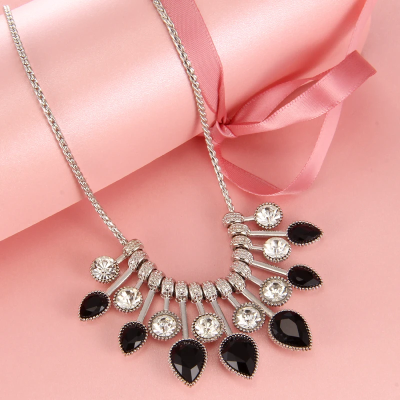 

Hesiod Elegant Black White Water Drop Flower Crystal Choker Necklace Women Statement Necklaces & Pendants
