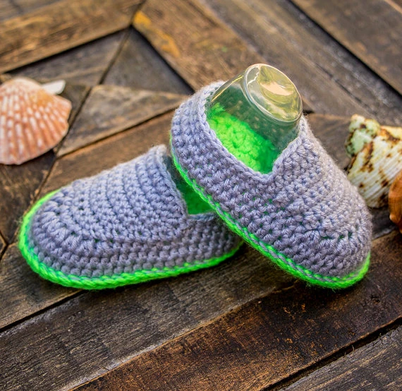 green baby shoes