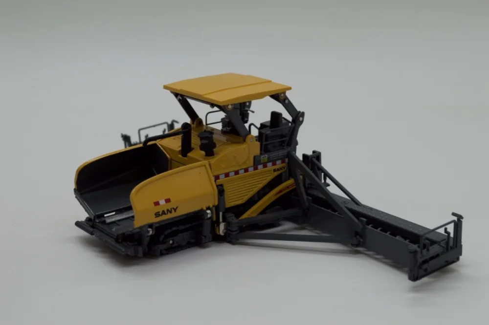 Игрушечная модель из сплава в подарок асфальтоукладчик масштабе 1:50 Инженерная