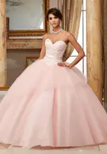 Light Pink Red Quinceanera Dresses 2017 Ball Gown Lace Appliques Beaded Puffy Sweet 16 Dresses Vestidos