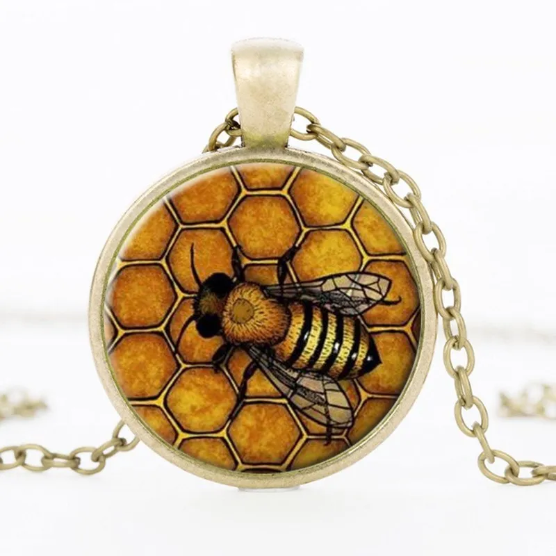 

Creative bee pattern glass necklace convex round pendant fashion jewelry black chain eye-catching necklace ladies gift