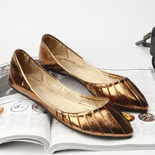 Женские лоферы без шнуровки; мягкая кожаная обувь на плоской подошве; дышащая обувь без застежки; женские модные пикантные вечерние туфли на плоской подошве золотистого цвета; сезон весна-лето