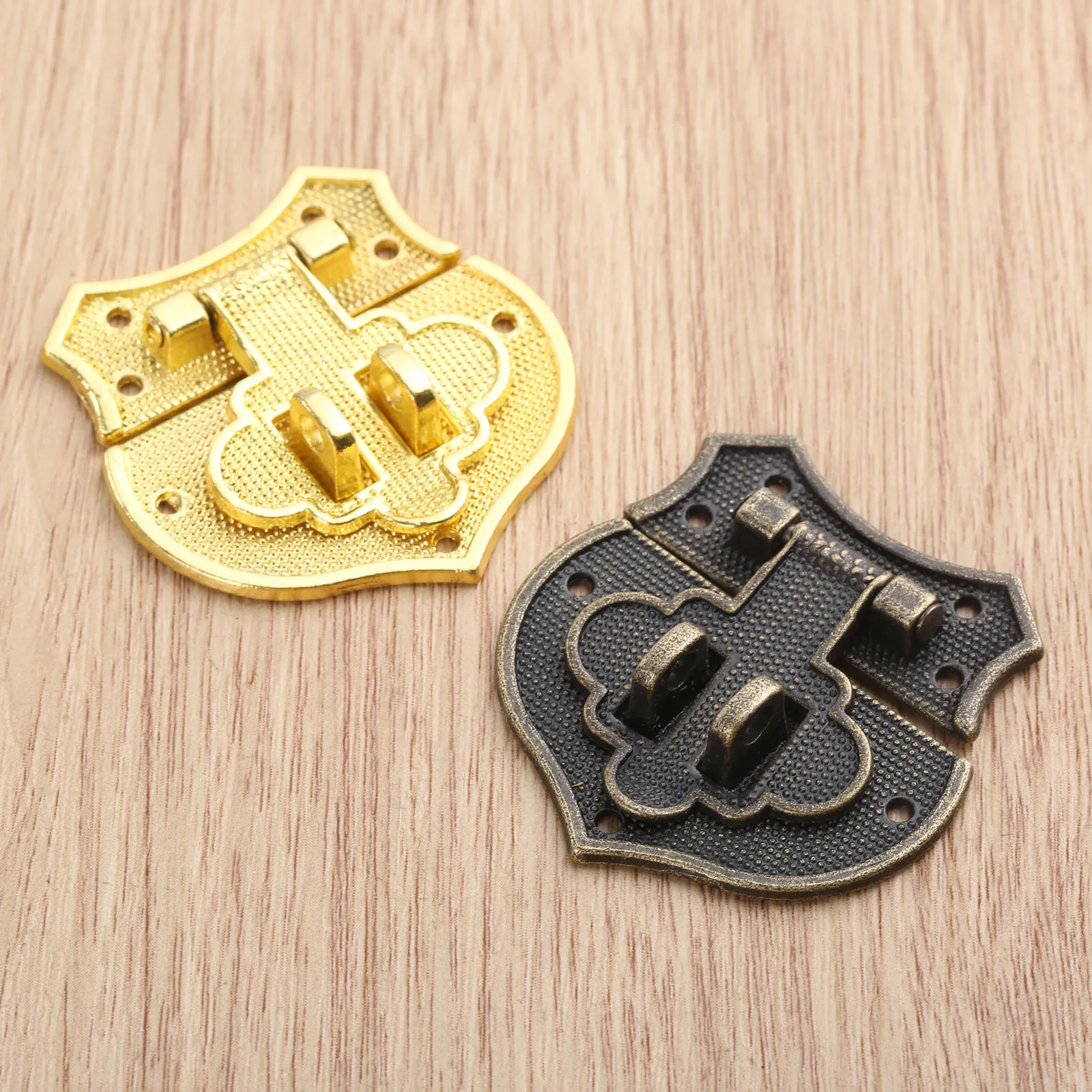 43x40mm ox Latch Clasp Heart Buckle Hasp Hasp Wooden Wine Box With Lock Buckle Antique Padlock Hardware Zinc Alloy
