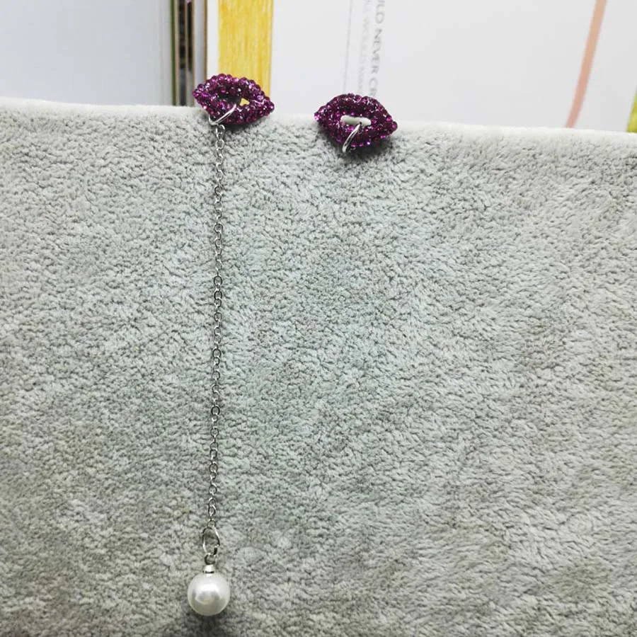 4368300787_2144496083