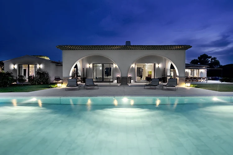 arched-pool-house-at-night