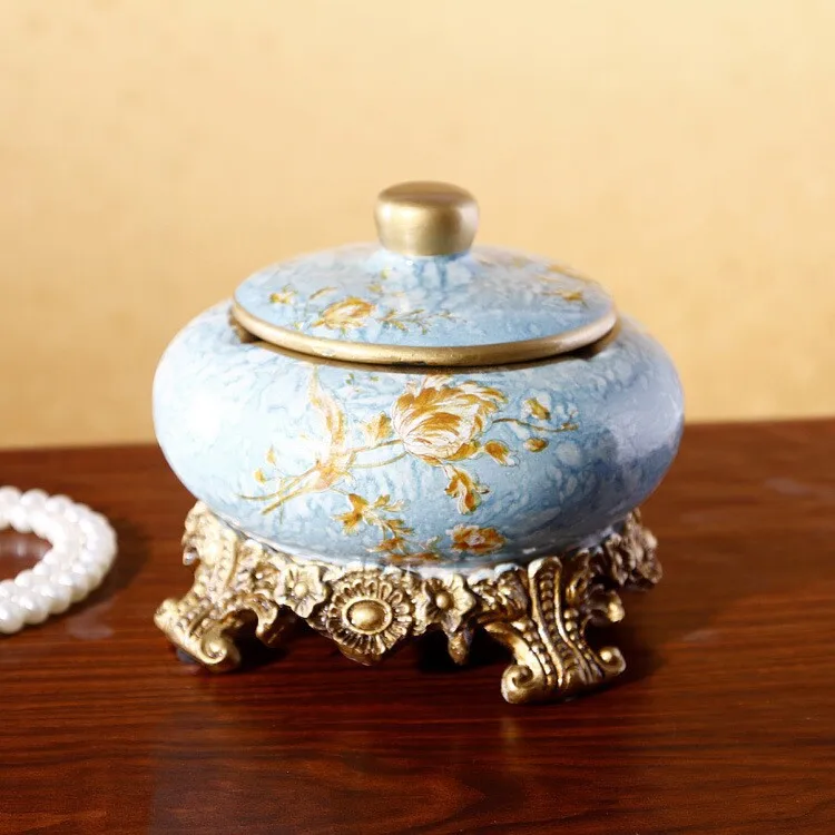 European retro decorative ceramic ashtray with lid Personality creative