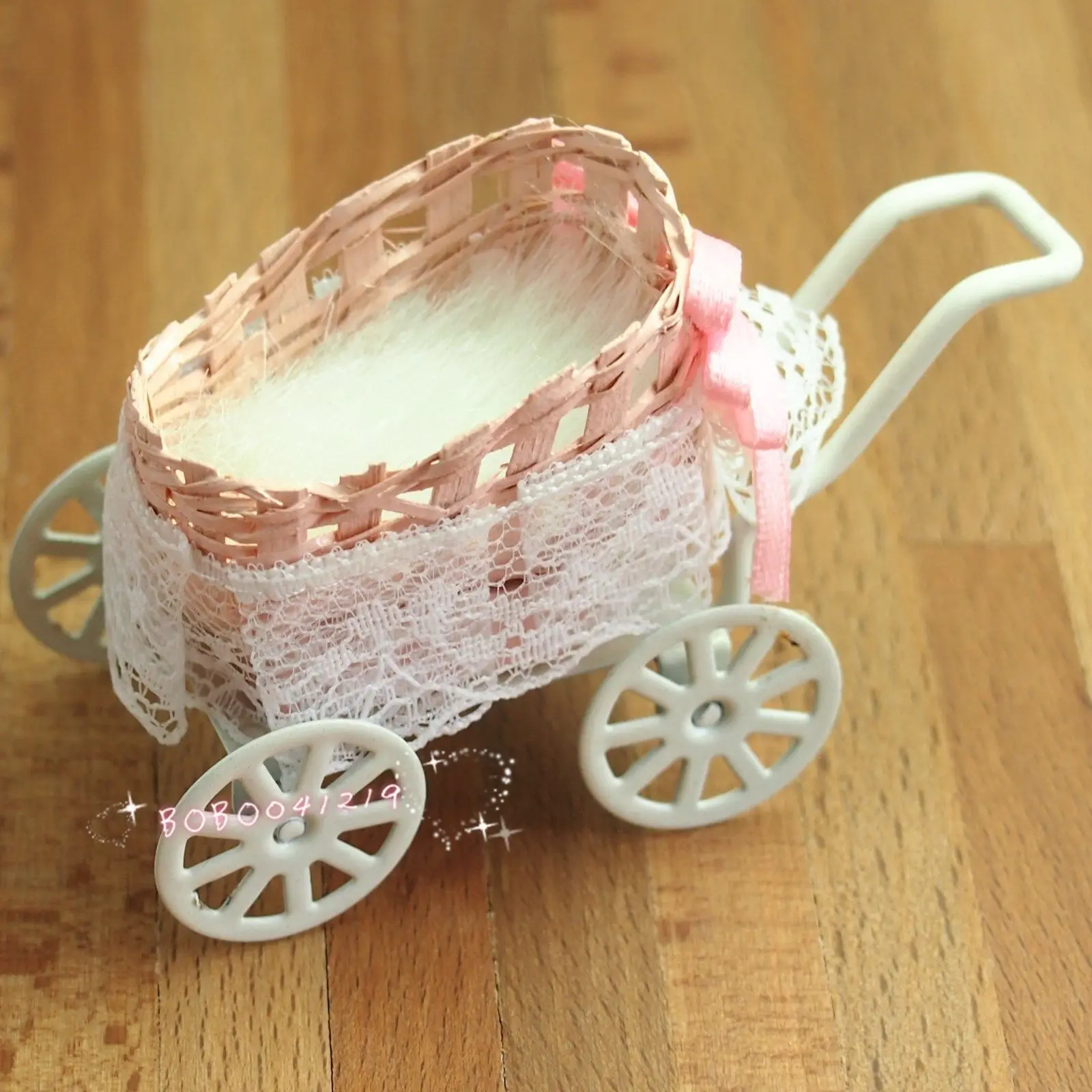 

Dollhouse Miniature 1:12 Toy A Metal Baby Pram Length 8cm SPO135