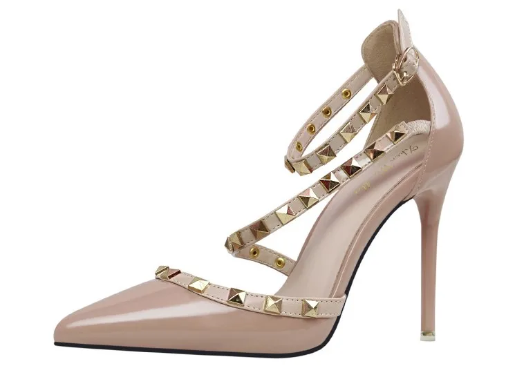 Подиумные туфли-лодочки телесного цвета на высоком каблуке с острым носком и заклепками Модная брендовая женская обувь г. Итальянская обувь с ремешком на лодыжке, размер 34-39 - Цвет: Nude